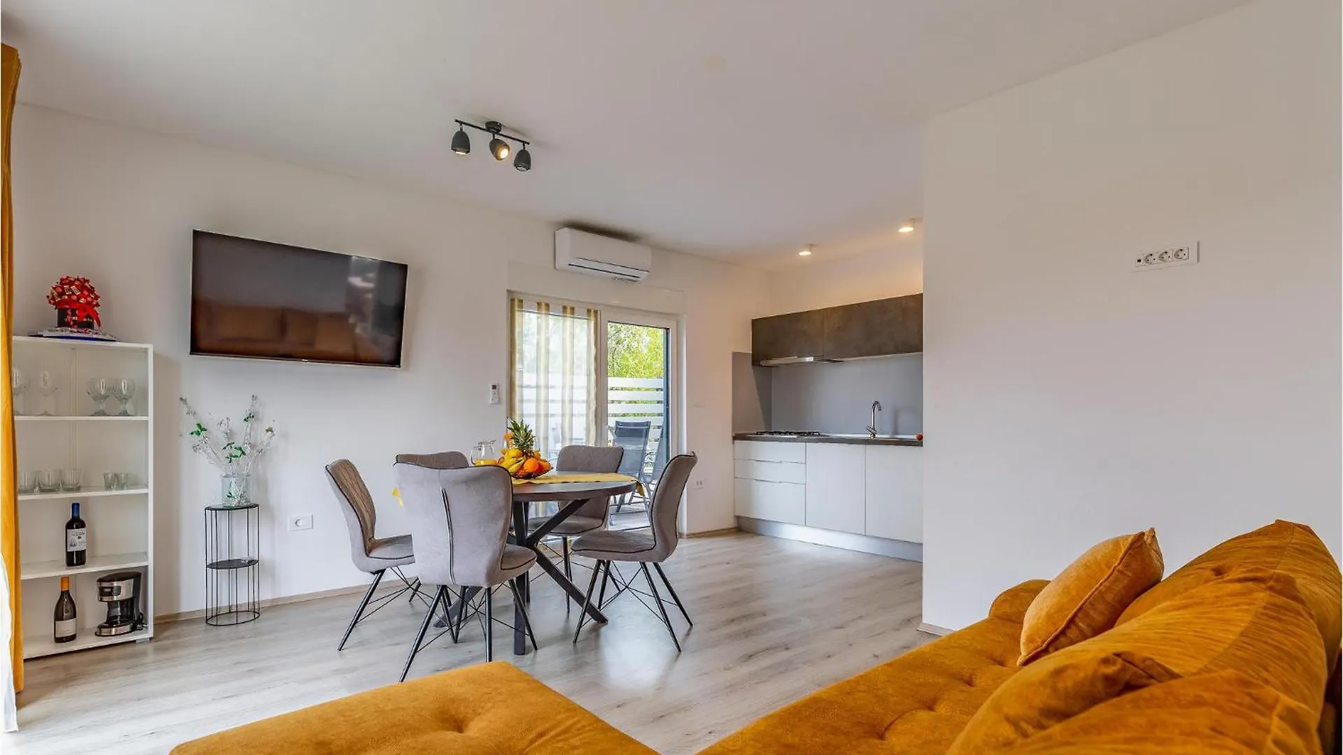 2 Bedroom Beautiful Home In Peroj 0*,  Croatia