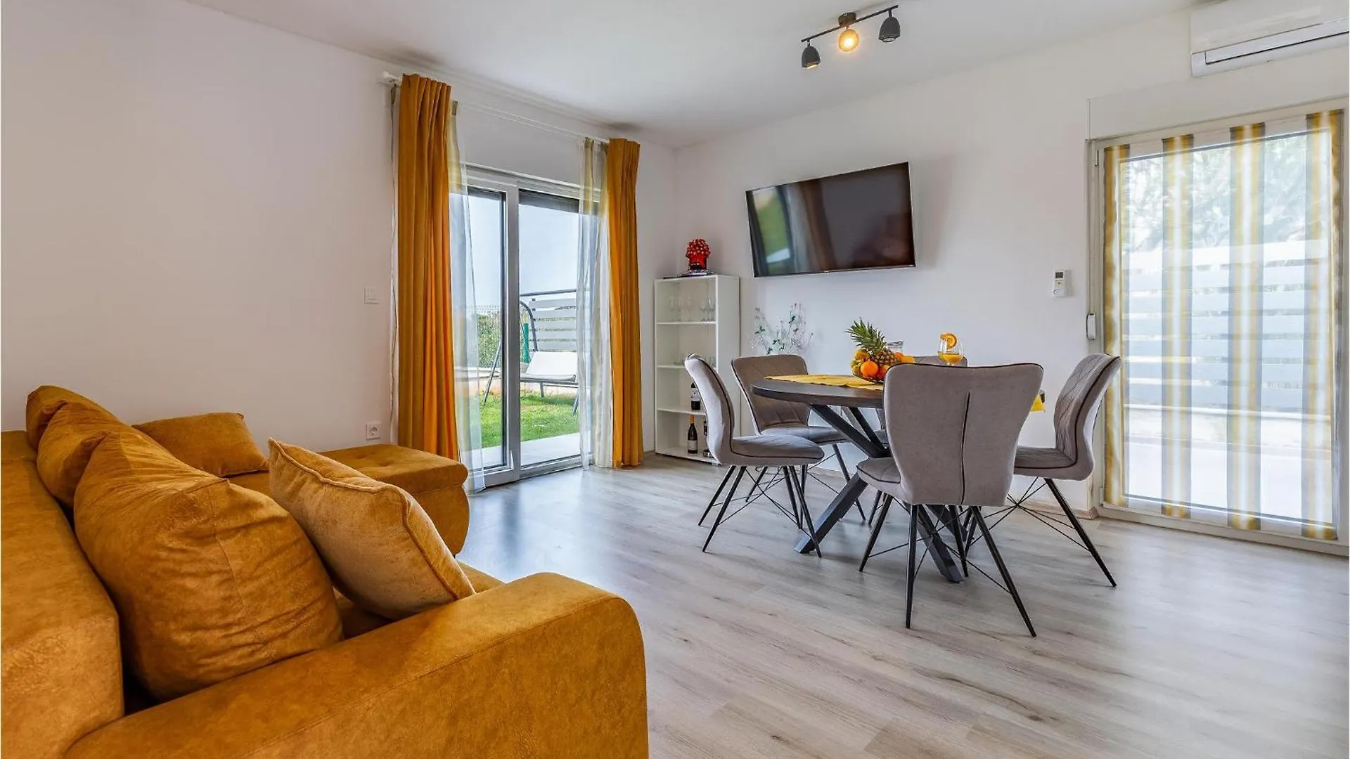 2 Bedroom Beautiful Home In Peroj Croatia