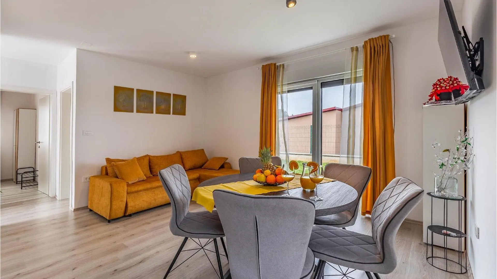 2 Bedroom Beautiful Home In Peroj Holiday home
