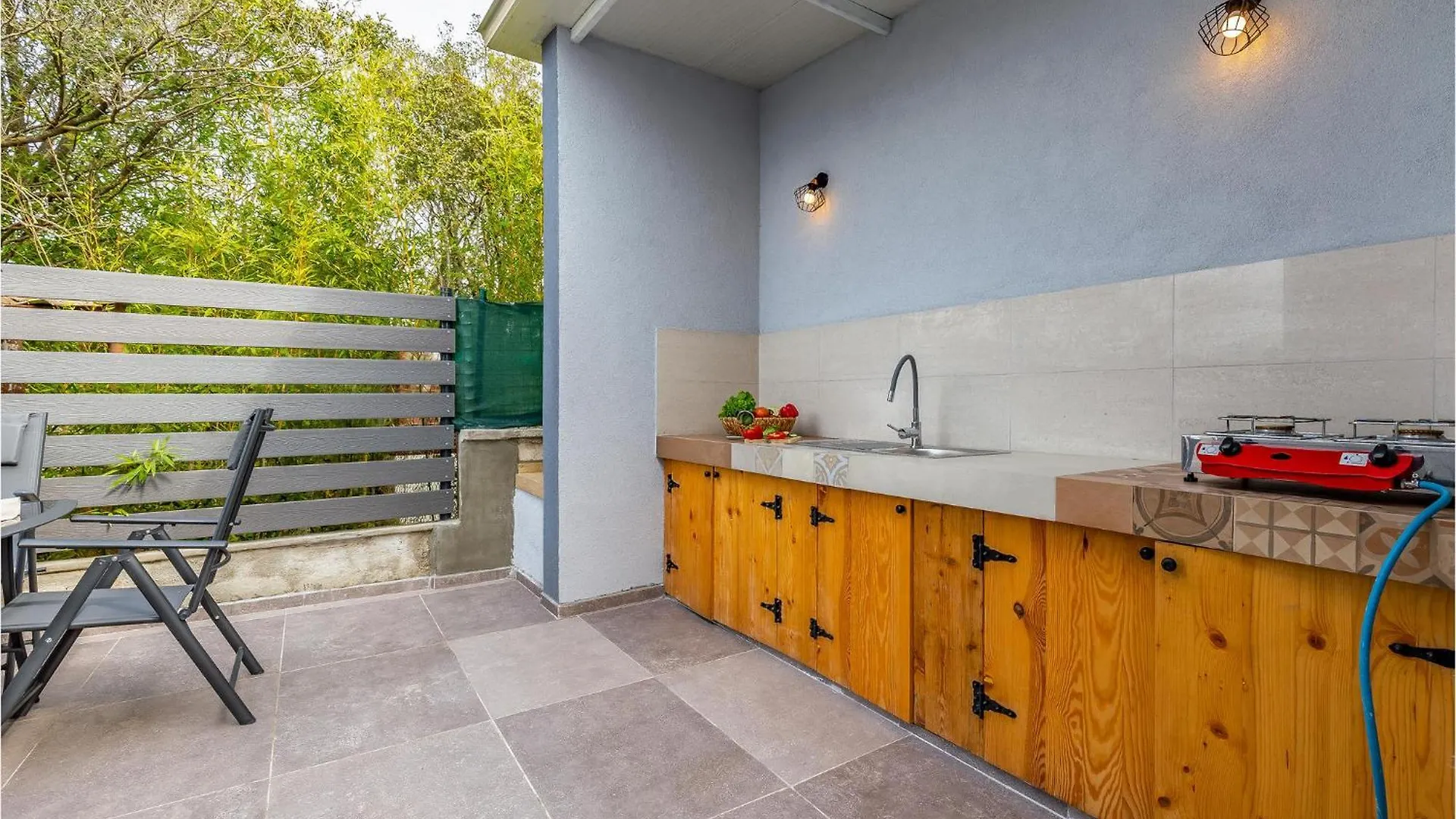 2 Bedroom Beautiful Home In Peroj 0*,