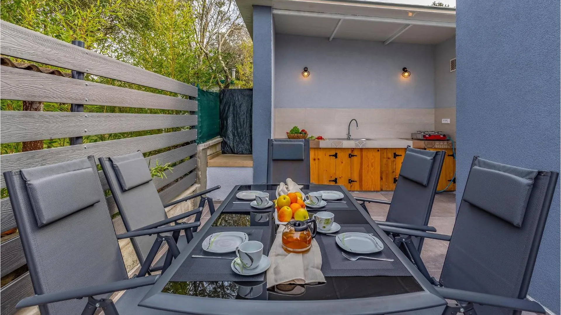 2 Bedroom Beautiful Home In Peroj Croatia