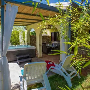 Lee House, Wi-fi,free Parking, Hot Tube Peroj